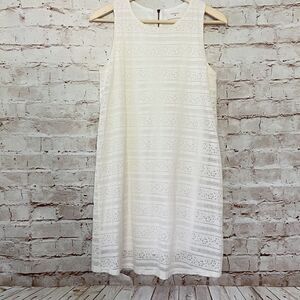 Everly sleeveless lace shift dress